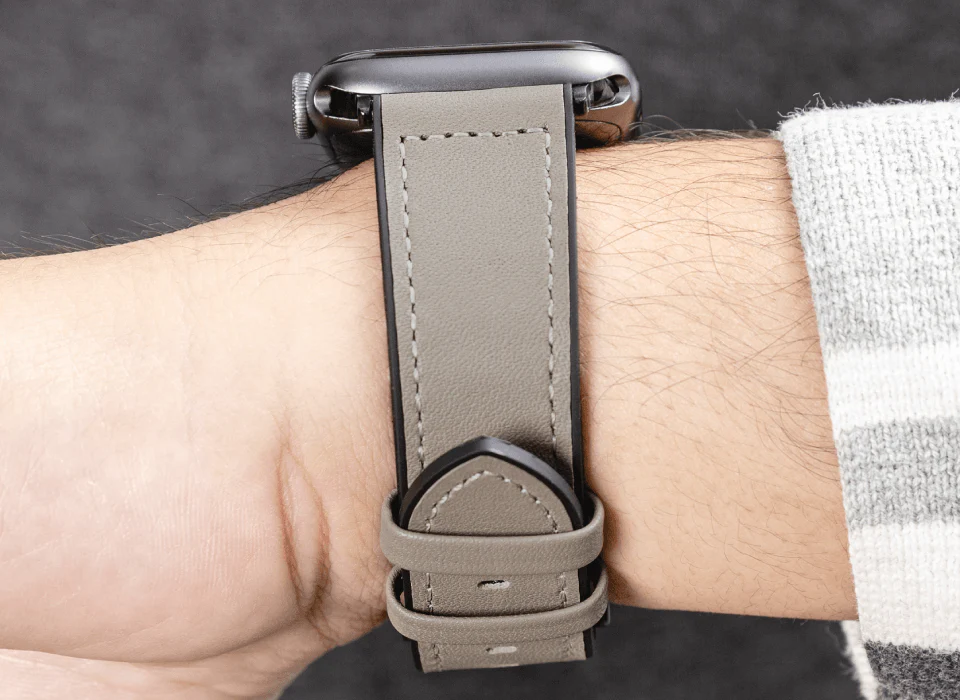 Switcheasy Hybrid Silicone-Leather Apple Watch Strap Timeless Classic Look