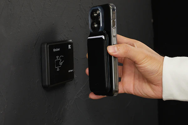 Moft Flash Wallet & Stand Tap and Done